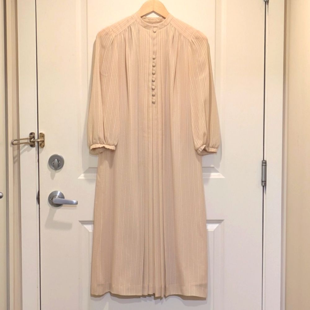 3/$30 Late 70s Maak Modell 38 Button Front Kaftan with Pleated Details